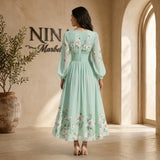 Elga - Vestido maxi plisado en chiffon con patrón floral