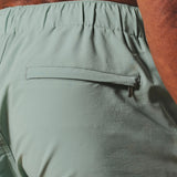 Shorts de baño lisos de secado rápido en Salvia