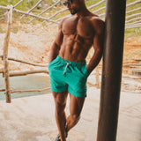 Shorts de baño lisos de secado rápido en Aqua