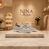 Mocasines Femeninos Beiges con Cordón Decorativo